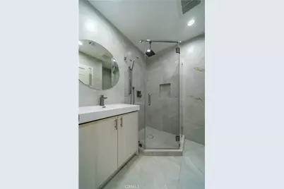 902 E Walnut Avenue, Burbank, CA 91501 - Photo 17