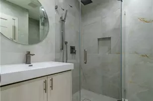 902 E Walnut Ave, Burbank, CA 91501 - Photo 17