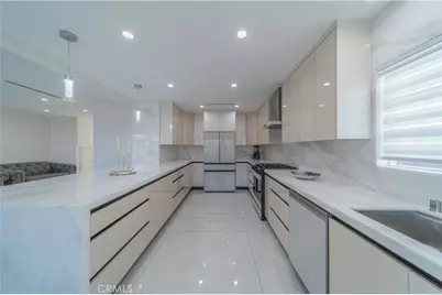 902 E Walnut Avenue, Burbank, CA 91501 - Photo 7