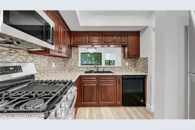 527 E Elmwood #B, Burbank, CA 91501 - Photo 5