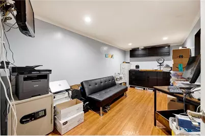 7764 Via Capri, Burbank, CA 91504 - Photo 25