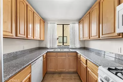 21054 Parthenia #11, Canoga Park, CA 91304 - Photo 13