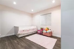 17800 Raymer St, Sherwood Forest, CA 91325 - Photo 29