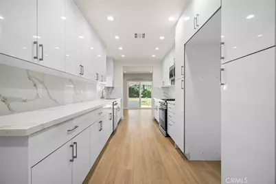 6820 Encino Avenue, Van Nuys, CA 91406 - Photo 13