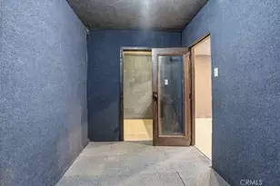 8321 Valecrest Dr, Los Angeles, CA 91352 - Photo 37