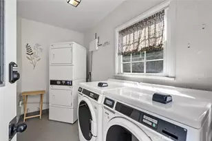 15234 1/4 Dickens St, Sherman Oaks, CA 91403 - Photo 37