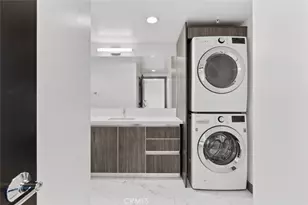 178 Alexandria Ave, Los Angeles, CA 90004 - Photo 59