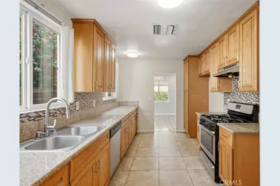 7108 Mammoth, Van Nuys, CA 91405 - Photo 11