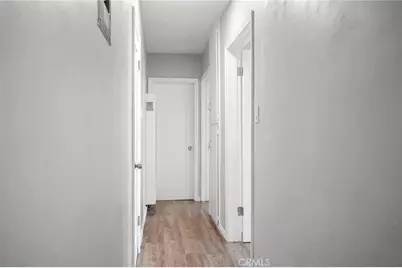 198 W Elmwood, Burbank, CA 91502 - Photo 17