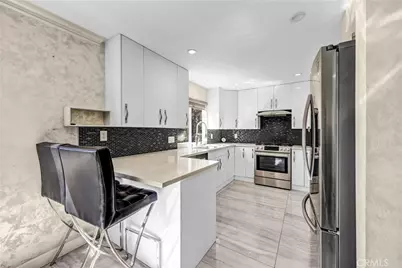 8038 Via Pompeii, Burbank, CA 91504 - Photo 11