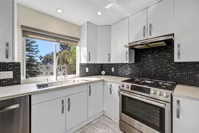 8038 Via Pompeii, Burbank, CA 91504 - Photo 13