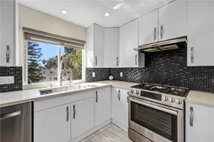 8038 Via Pompeii, Burbank, CA 91504 - Photo 13