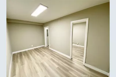 13735 Victory Boulevard #6/6A, Van Nuys, CA 91401 - Photo 3