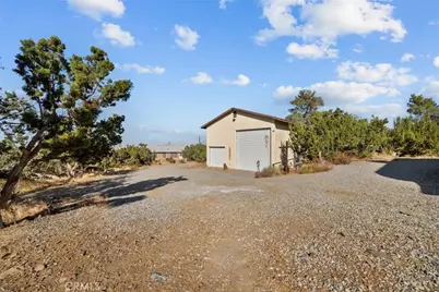 8676 Sky Line Drive, Pinon Hills, CA 92372 - Photo 37