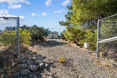 8676 Sky Line Drive, Pinon Hills, CA 92372 - Photo 43