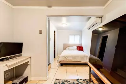 201 S Benton, Los Angeles, CA 90057 - Photo 35