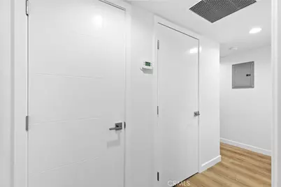 949 N Kings #215, West Hollywood, CA 90069 - Photo 25