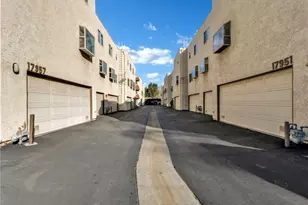 17951 River Cir, Canyon Country, CA 91387 - Photo 35