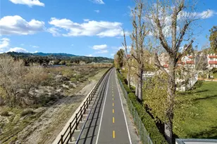 17951 River Cir, Canyon Country, CA 91387 - Photo 41