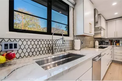 1544 Ard Eevin Avenue, Glendale, CA 91202 - Photo 17