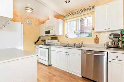 11020 Scoville Avenue, Sunland, CA 91040 - Photo 5