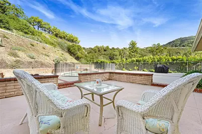 2420 Delisle Court, Glendale, CA 91208 - Photo 9