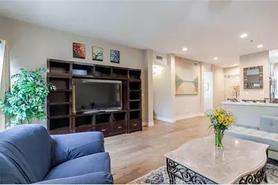 10604 Valley Spring Lane #105, Toluca Lake, CA 91602 - Photo 3