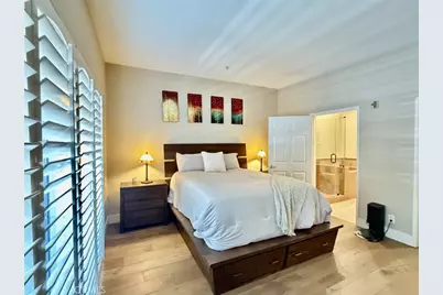 10604 Valley Spring Lane #105, Toluca Lake, CA 91602 - Photo 11