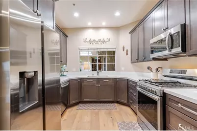 10604 Valley Spring Lane #105, Toluca Lake, CA 91602 - Photo 7