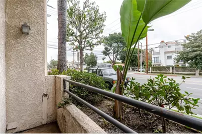 10604 Valley Spring Lane #105, Toluca Lake, CA 91602 - Photo 9