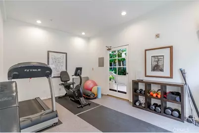 10604 Valley Spring Lane #105, Toluca Lake, CA 91602 - Photo 17