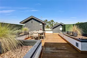 10352 Riverside Dr, Toluca Lake, CA 91602 - Photo 41