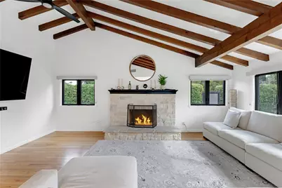 19943 Oxnard, Woodland Hills, CA 91367 - Photo 5