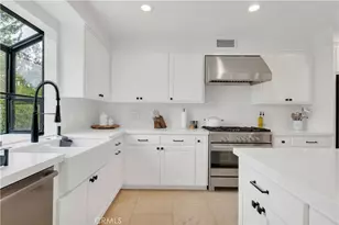 19943 Oxnard, Woodland Hills, CA 91367 - Photo 7