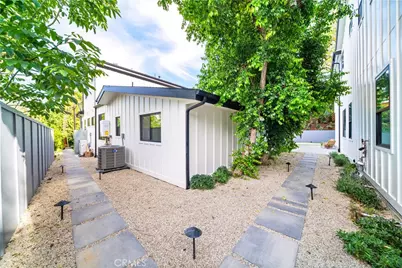 5623 Oso, Woodland Hills, CA 91367 - Photo 73