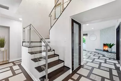 5836 Winnetka Avenue, Woodland Hills, CA 91367 - Photo 13