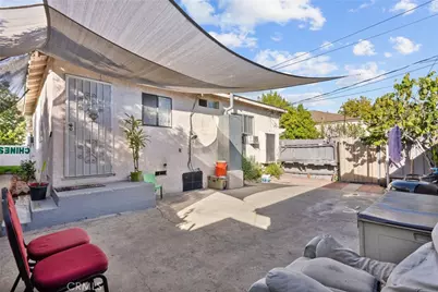 11816 Victory Boulevard, North Hollywood, CA 91606 - Photo 13