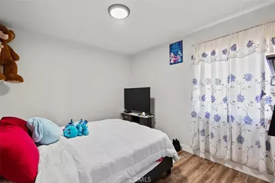 11816 Victory Boulevard, North Hollywood, CA 91606 - Photo 5