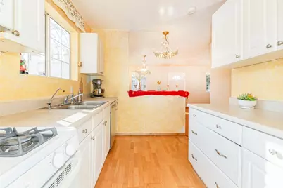 11020 Scoville Avenue, Sunland, CA 91040 - Photo 7