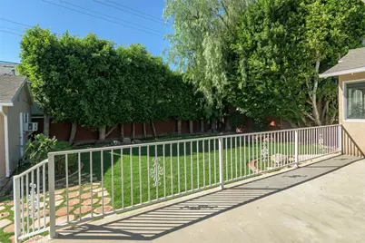 306 Parkwood Drive, Glendale, CA 91202 - Photo 53