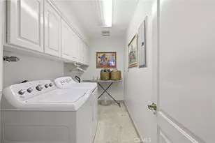 4177 S Cloverdale, Los Angeles, CA 90008 - Photo 17