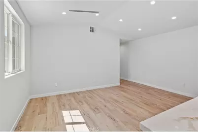 8401 Kester, Panorama City, CA 91402 - Photo 15