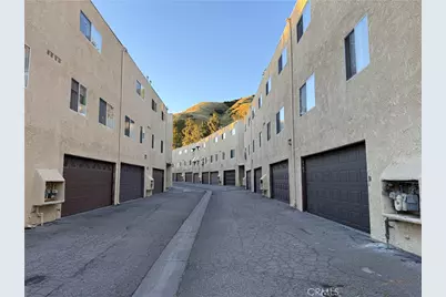 9702 Via Roma, Burbank, CA 91504 - Photo 19