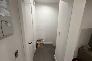 9702 Via Roma, Burbank, CA 91504 - Photo 15