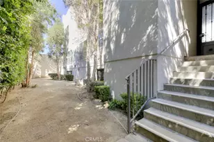 12010 Magnolia Blvd, Valley Village, CA 91607 - Photo 29