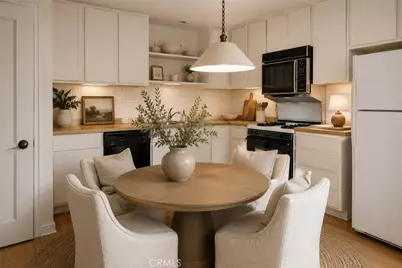 9555 Via Venezia, Burbank, CA 91504 - Photo 5