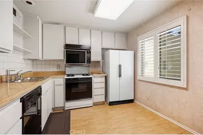 9555 Via Venezia, Burbank, CA 91504 - Photo 3