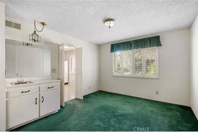 9555 Via Venezia, Burbank, CA 91504 - Photo 15