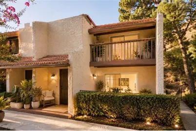 9555 Via Venezia, Burbank, CA 91504 - Photo 1