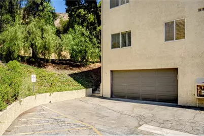 9555 Via Venezia, Burbank, CA 91504 - Photo 29